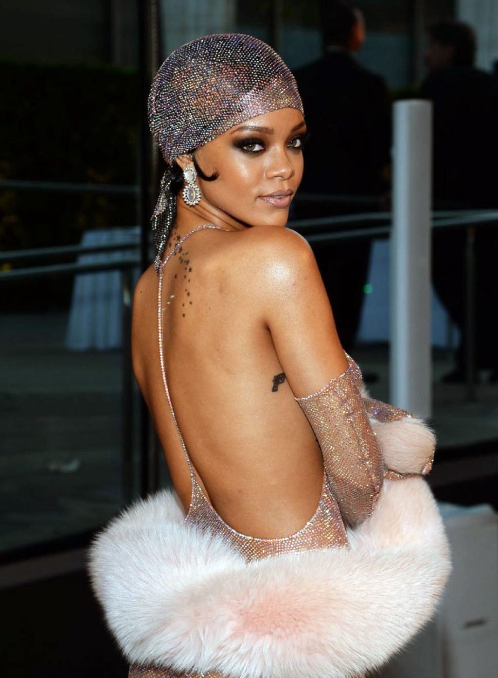 Rihanna nude sexy naked topless leaked cleavage32 1