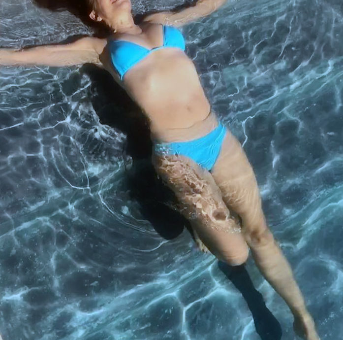 Elizabeth Hurley nude sexy bikini topless hot8