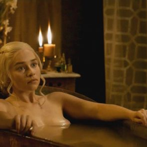 Emilia Clarke Game of Thrones S03E08 2