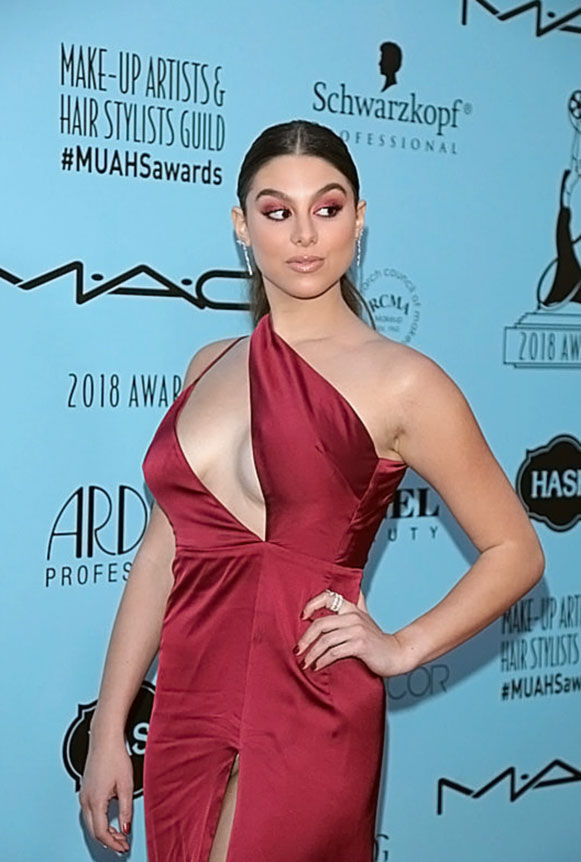 Kira Kosarin boobs