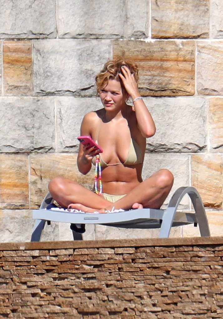 Rita Ora Flashing Her Arousing Bikini Body in a Skimpy Swimsuit gallery, pic 11