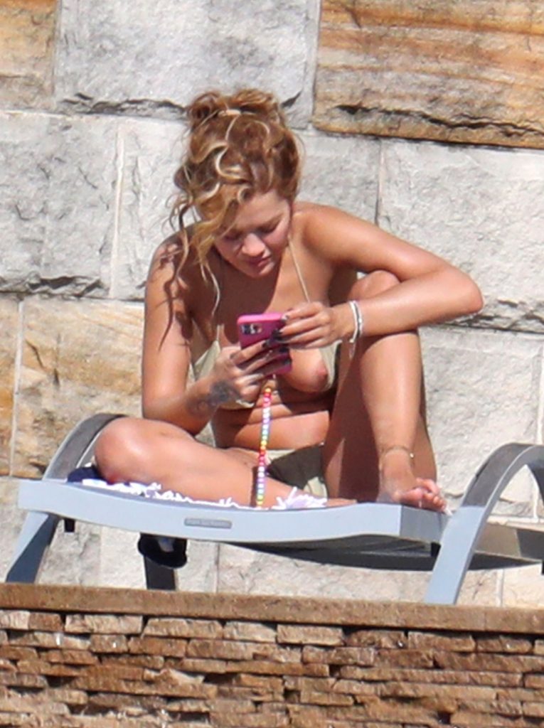Rita Ora Flashing Her Arousing Bikini Body in a Skimpy Swimsuit gallery, pic 13