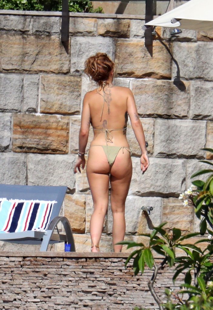 Rita Ora Flashing Her Arousing Bikini Body in a Skimpy Swimsuit gallery, pic 5