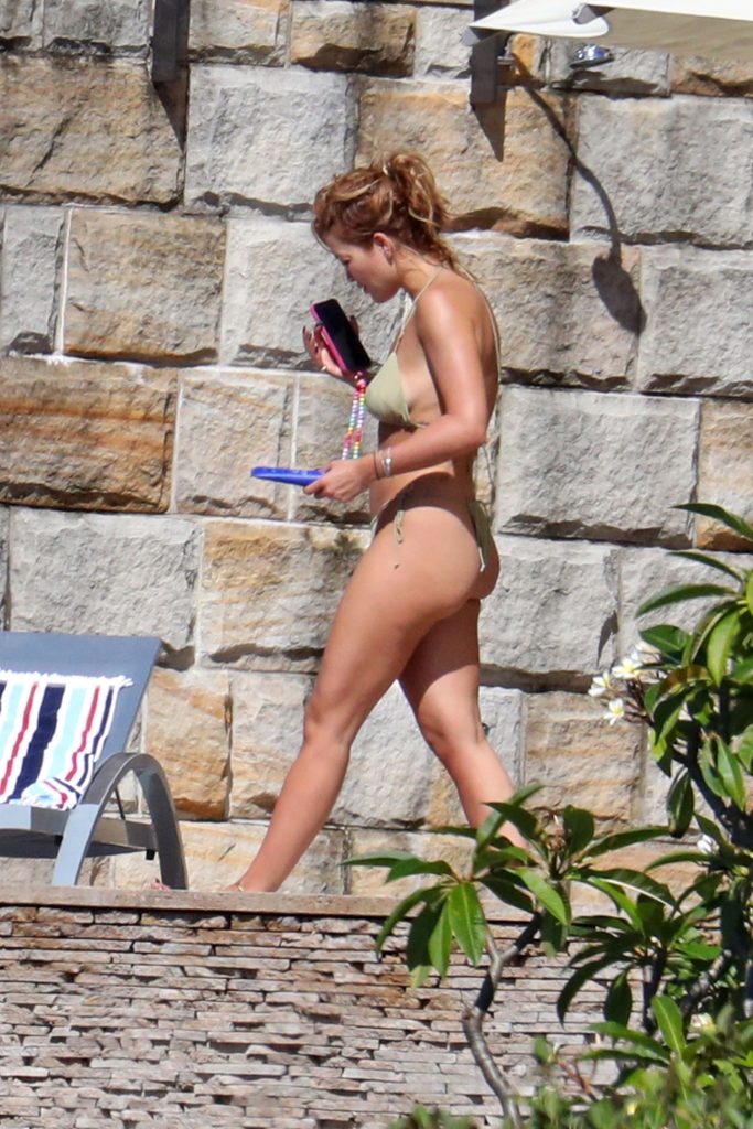Rita Ora Flashing Her Arousing Bikini Body in a Skimpy Swimsuit gallery, pic 6