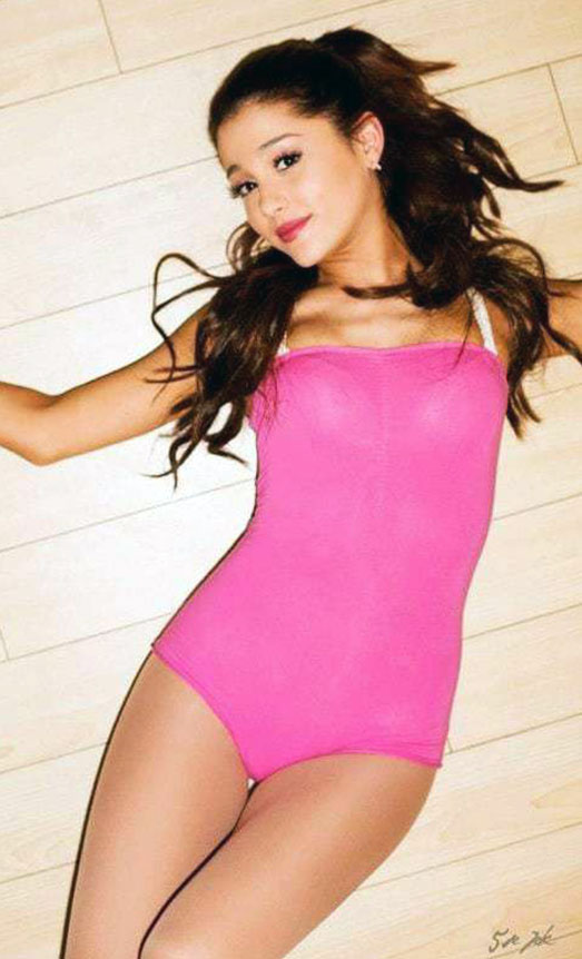 Ariana Grande boobs