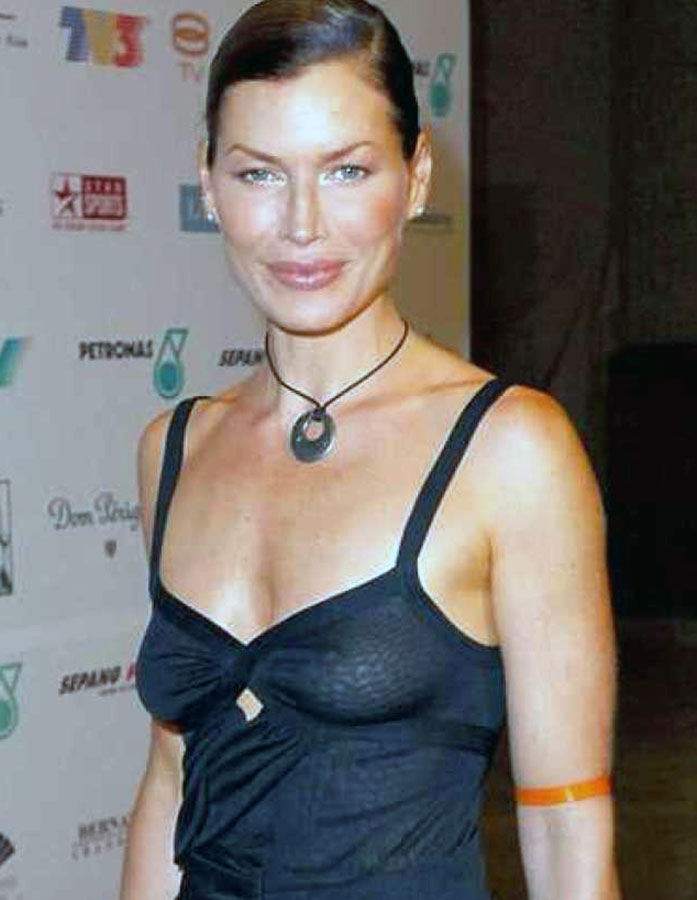 Carre Otis nude topless sexy hot naked cleavage boobs41