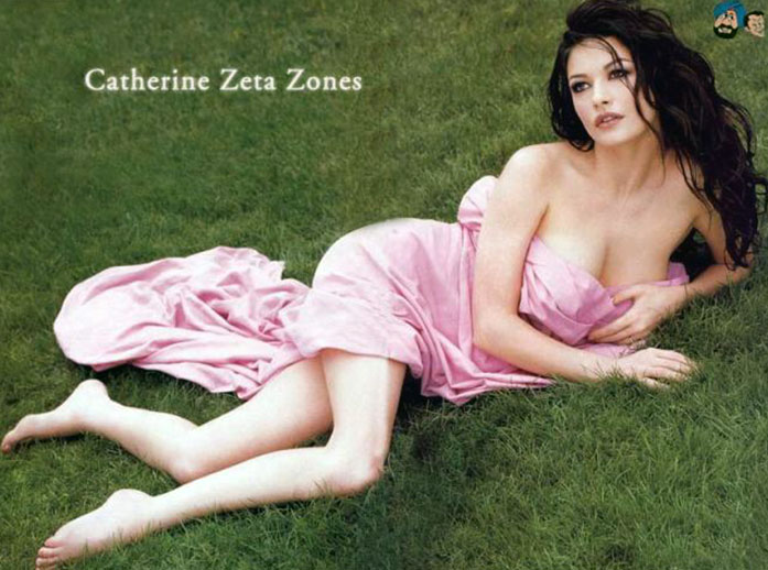 Catherine Zeta Jones nude topless naked sexy cleavage boobs26