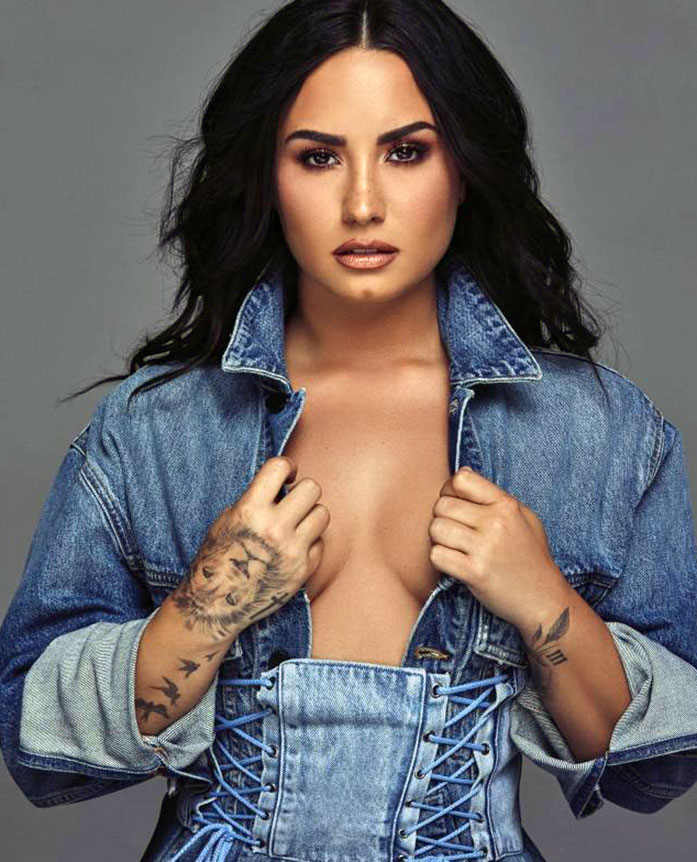 Demi Lovato nude sexy topless hot cleavage boobs18