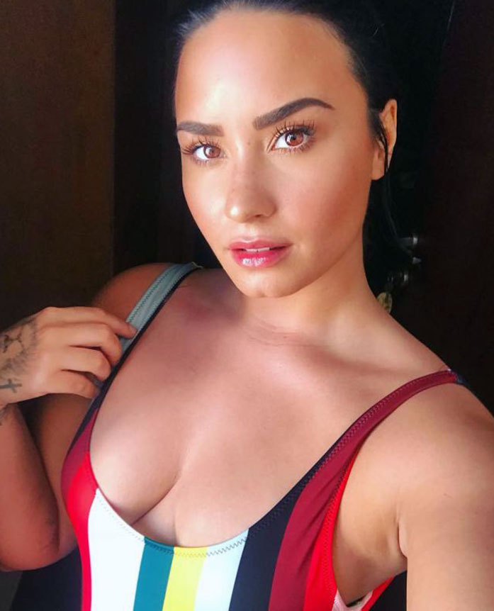 Demi Lovato nude sexy topless hot cleavage boobs20