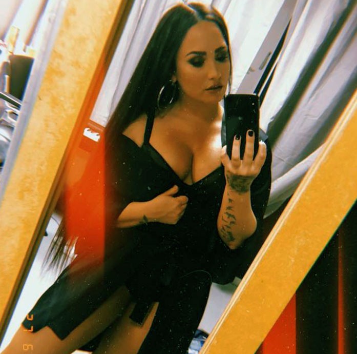 Demi Lovato nude sexy topless hot cleavage boobs33