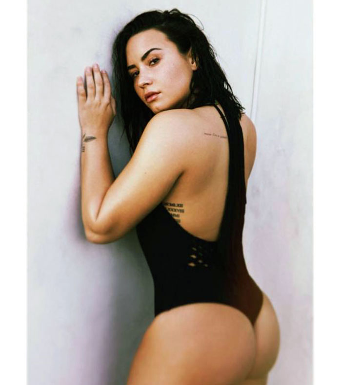 Demi Lovato nude sexy topless hot cleavage boobs35