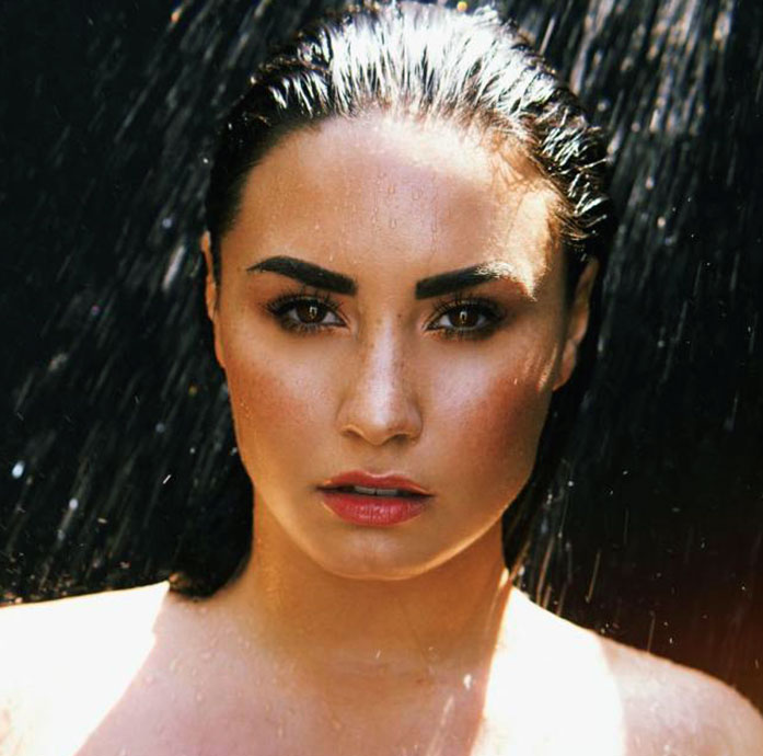 Demi Lovato nude sexy topless hot cleavage boobs36