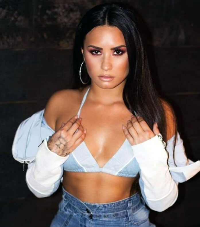 Demi Lovato nude sexy topless hot cleavage boobs45