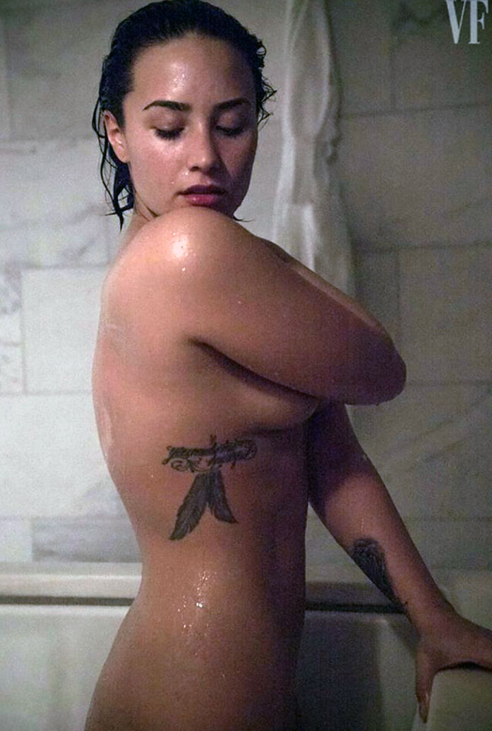 Demi Lovato nude sexy topless hot cleavage boobs46