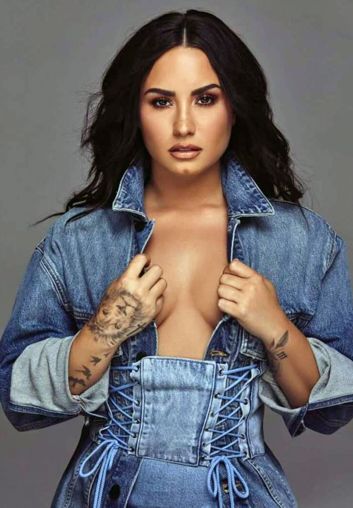Demi Lovato nude sexy topless hot cleavage boobs56