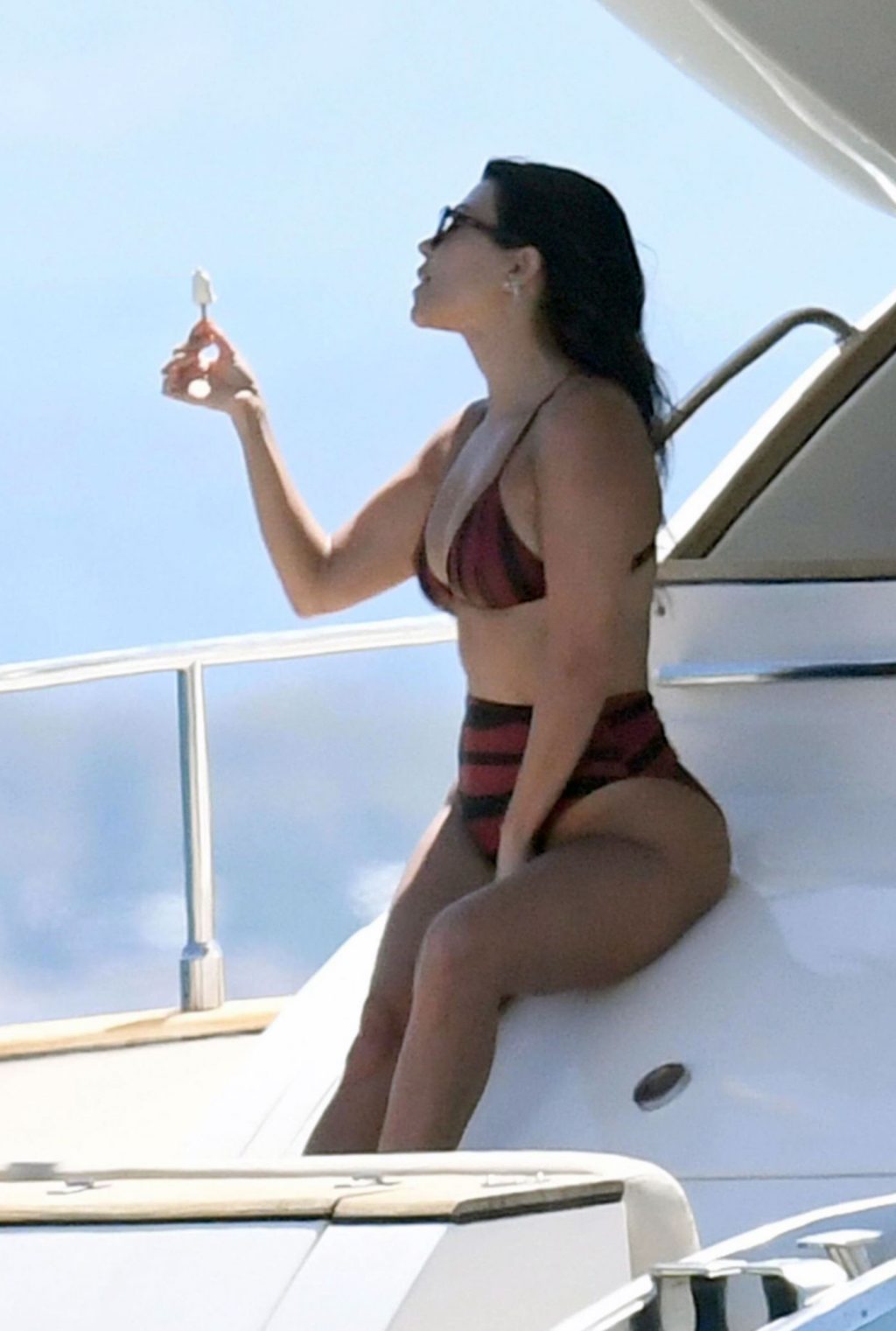Kourtney Kardashian nude sexy ass bikini topless boobs nipples11 3