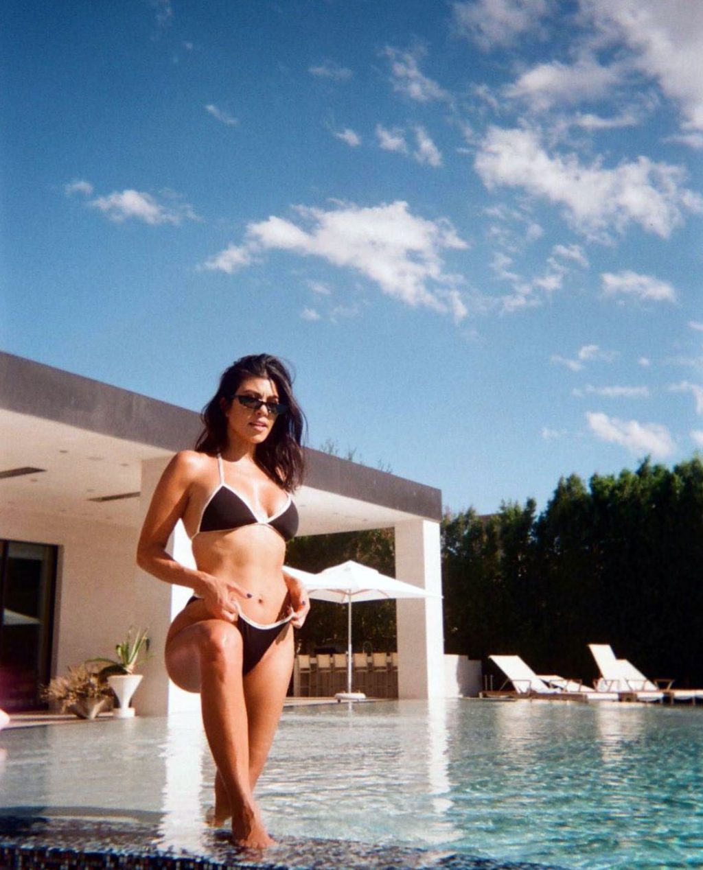 Kourtney Kardashian nude sexy ass bikini topless boobs nipples26 2
