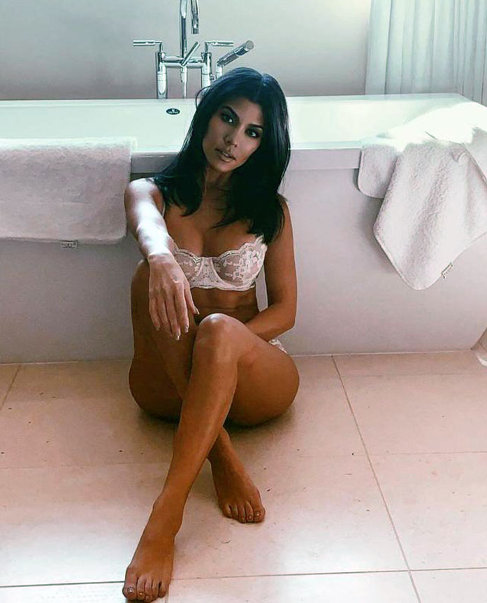 Kourtney Kardashian nude sexy ass bikini topless boobs nipples32 1