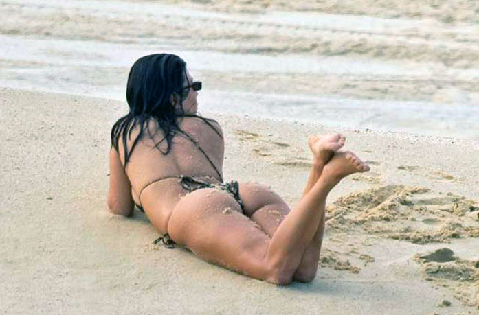 Kourtney Kardashian nude sexy ass bikini topless boobs nipples8 1
