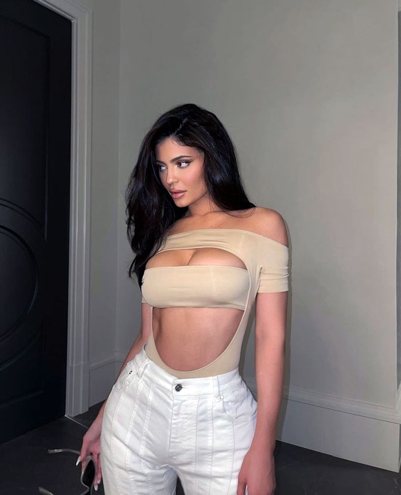 Kylie Jenner nude topless bikini cleavage sexy hot18