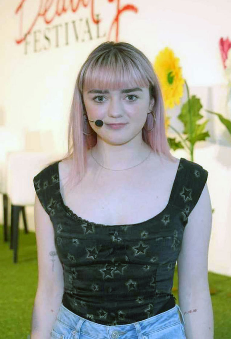 Maisie Williams nude sexy feet nipples pussy naked6