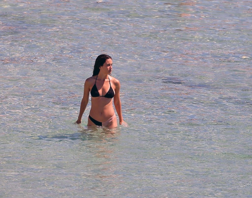 Maria Pedraza nude bikini sexy topless butt boobs15