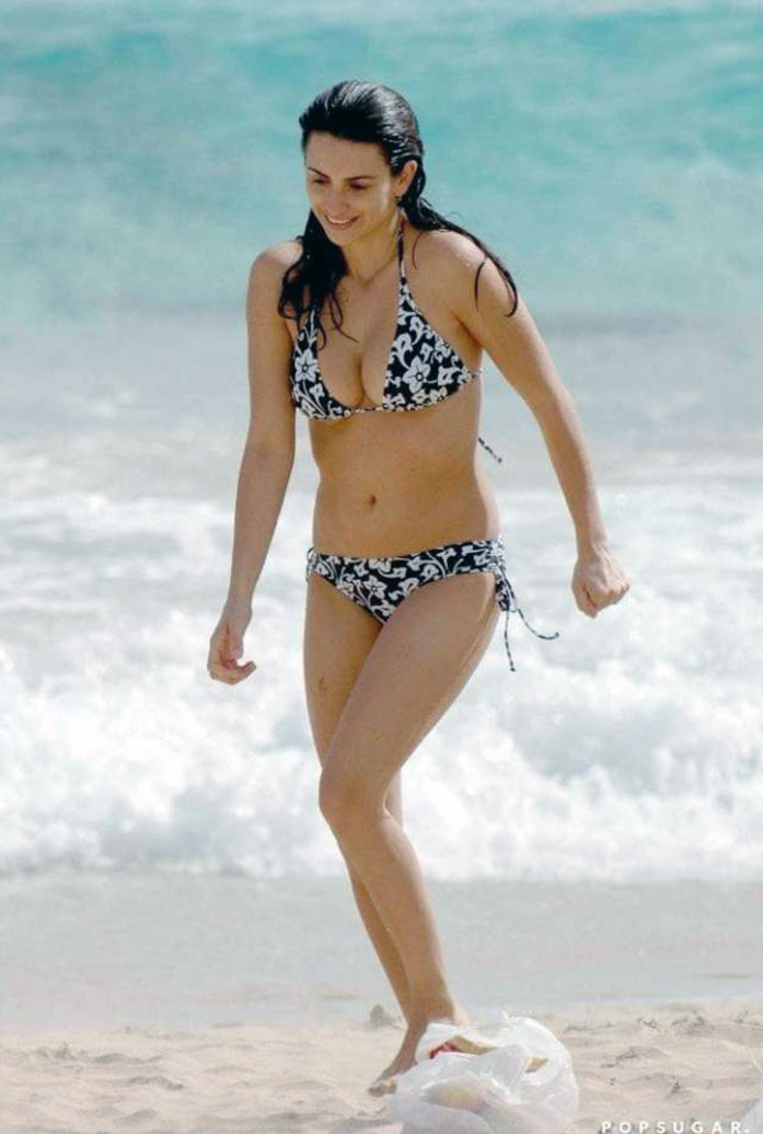 Penelope Cruz nude topless bikini sexy hot naked11