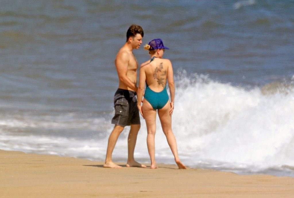 Scarlett Johansson nude bikini cleavage hot sexy14