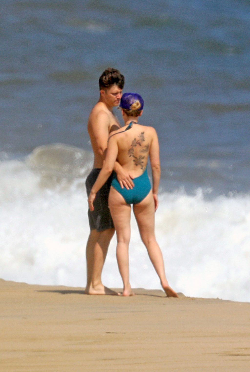 Scarlett Johansson nude bikini cleavage hot sexy18