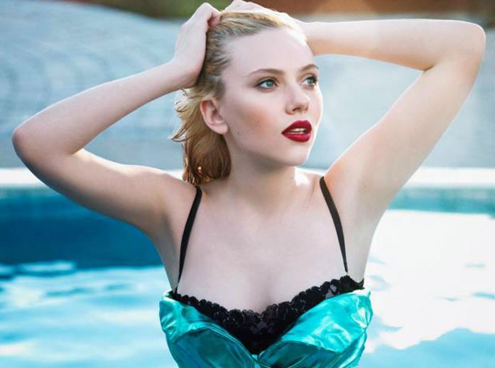 Scarlett Johansson nude bikini cleavage hot