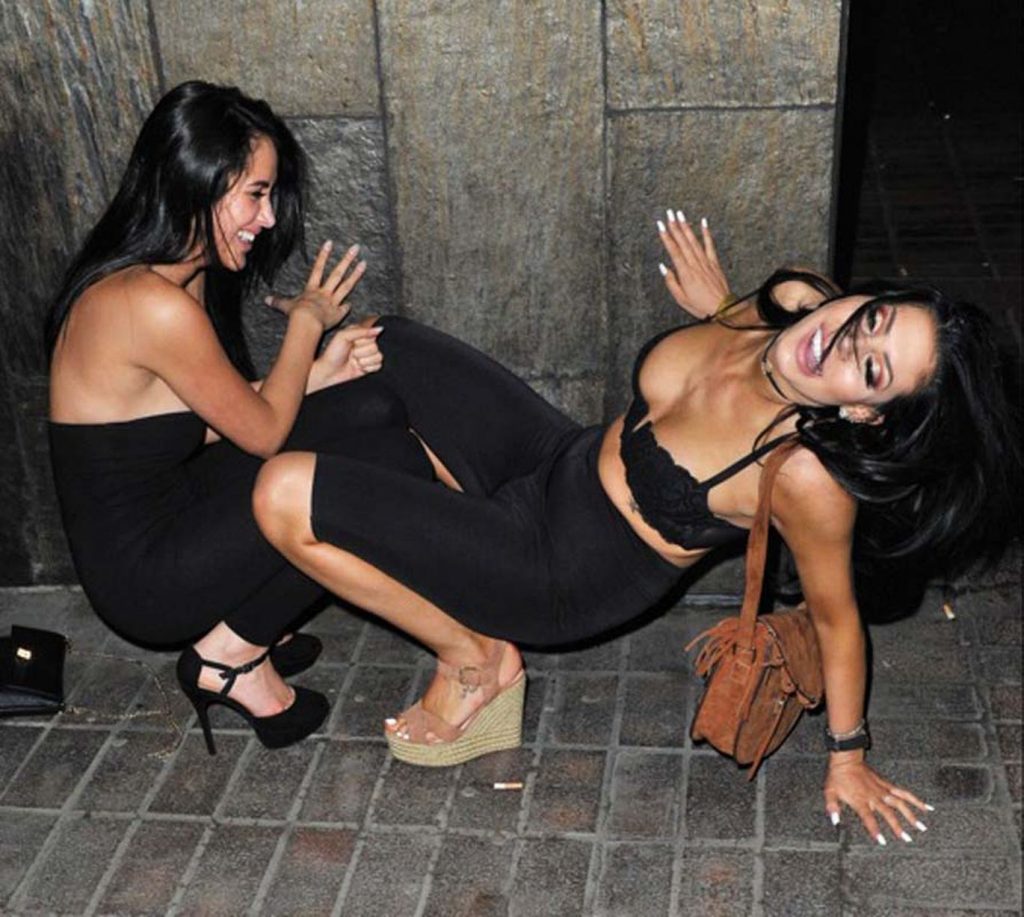 Marnie Simpson and Her Obnoxious Friends Show Off Their Titties (PURE CRINGE) gallery, pic 7