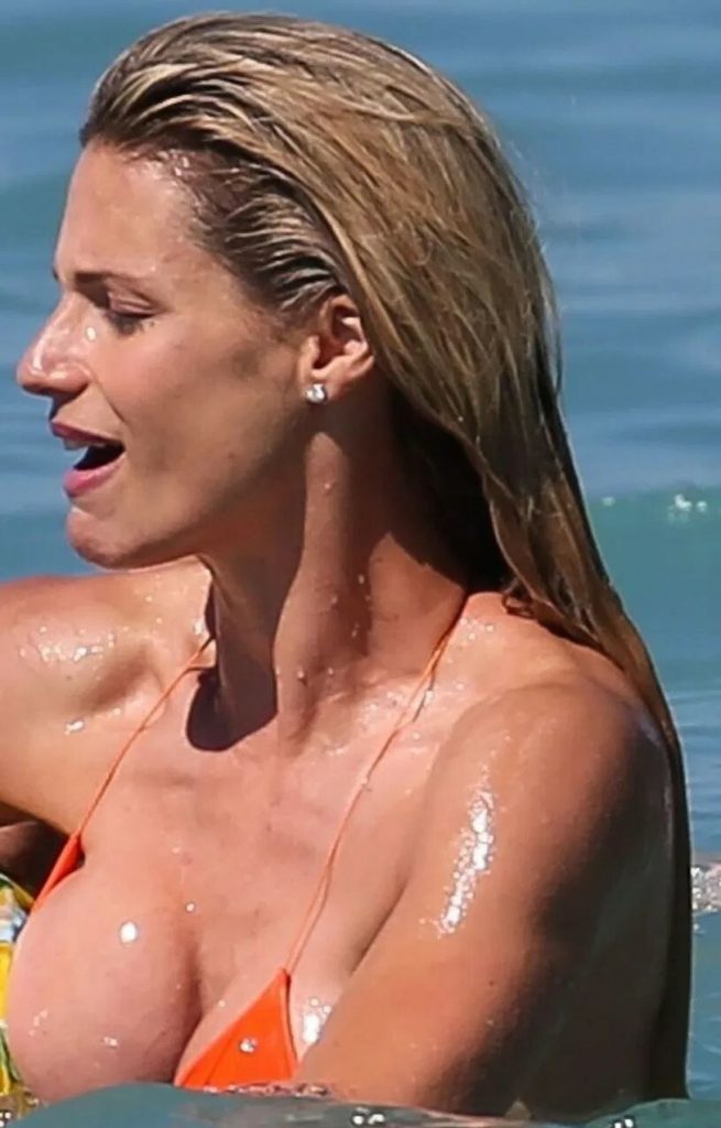Fun-Loving Michelle Hunziker Shows Her Nipple After Accidentally Busting Out gallery, pic 1