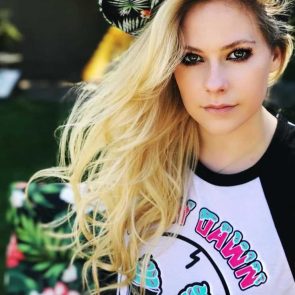 Avril Lavigne nude hot bikini sexy ScandalPost 10
