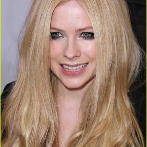 Avril Lavigne nude hot bikini sexy ScandalPost 16