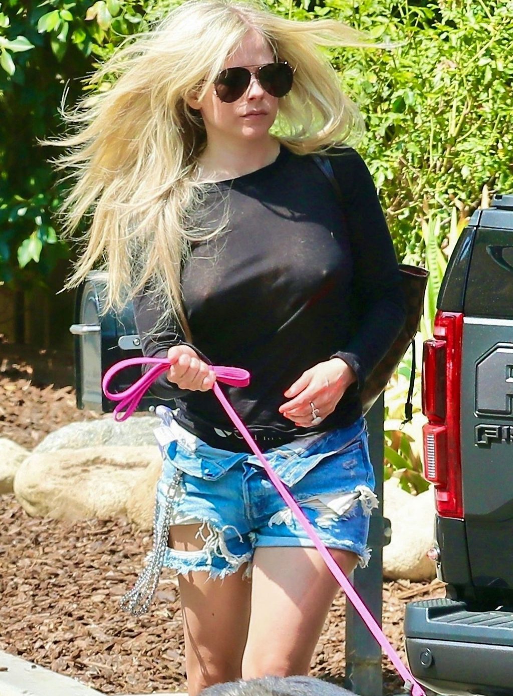 Avril Lavigne nude sexy feet nipples tits ass12