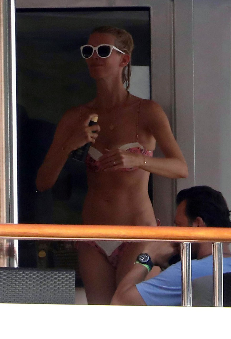 Claudia Schiffer nude sexy bikini topless cleavage naked hot3 3