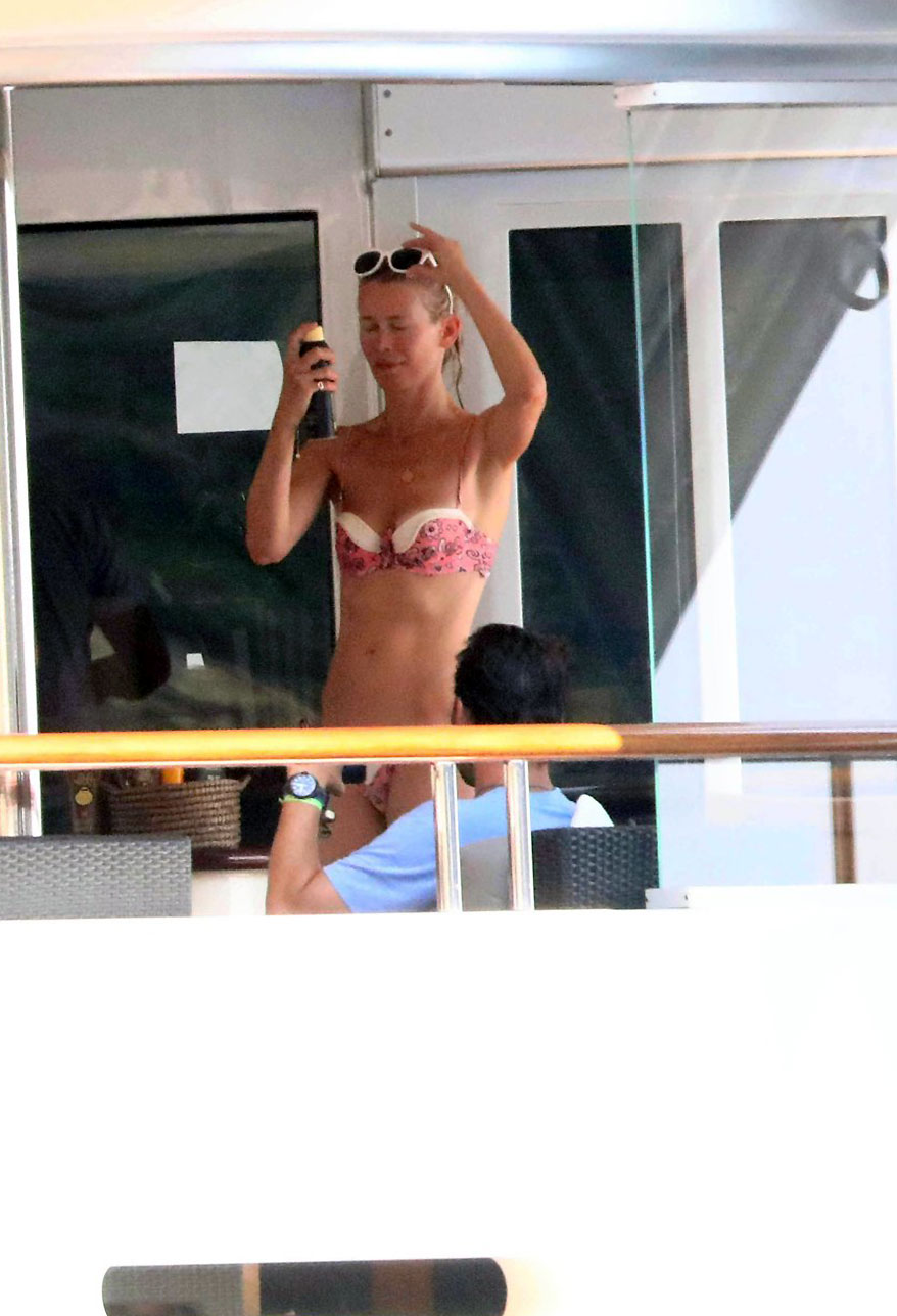 Claudia Schiffer nude sexy bikini topless cleavage naked hot35 1