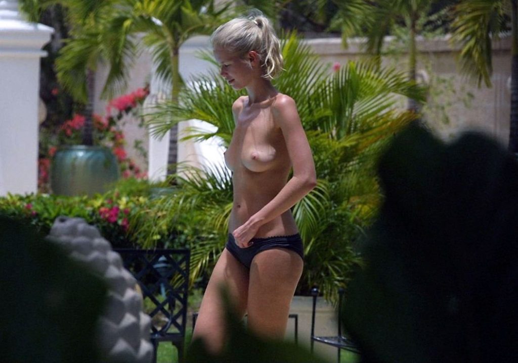 Claudia Schiffer nude sexy bikini topless cleavage naked hot39