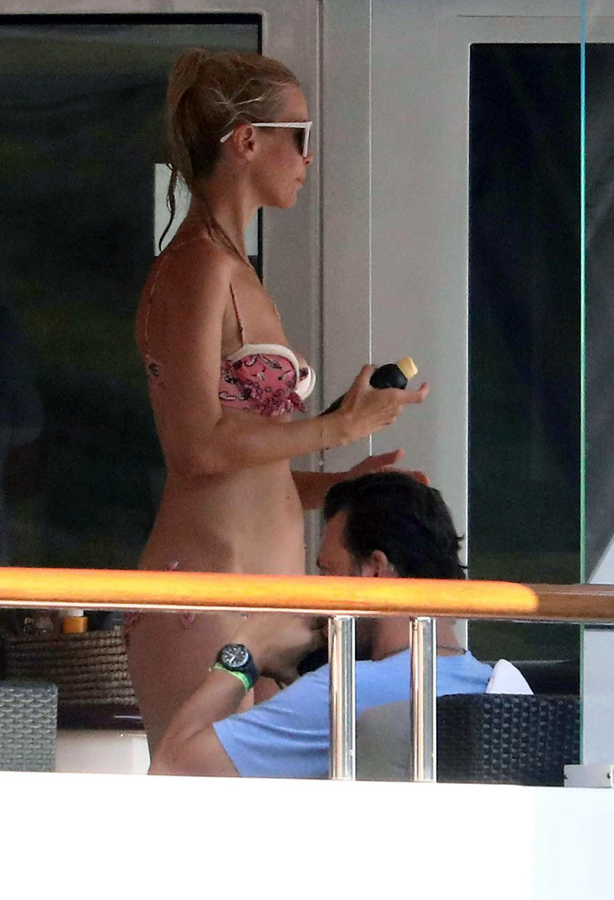 Claudia Schiffer nude sexy bikini topless cleavage naked hot5 3