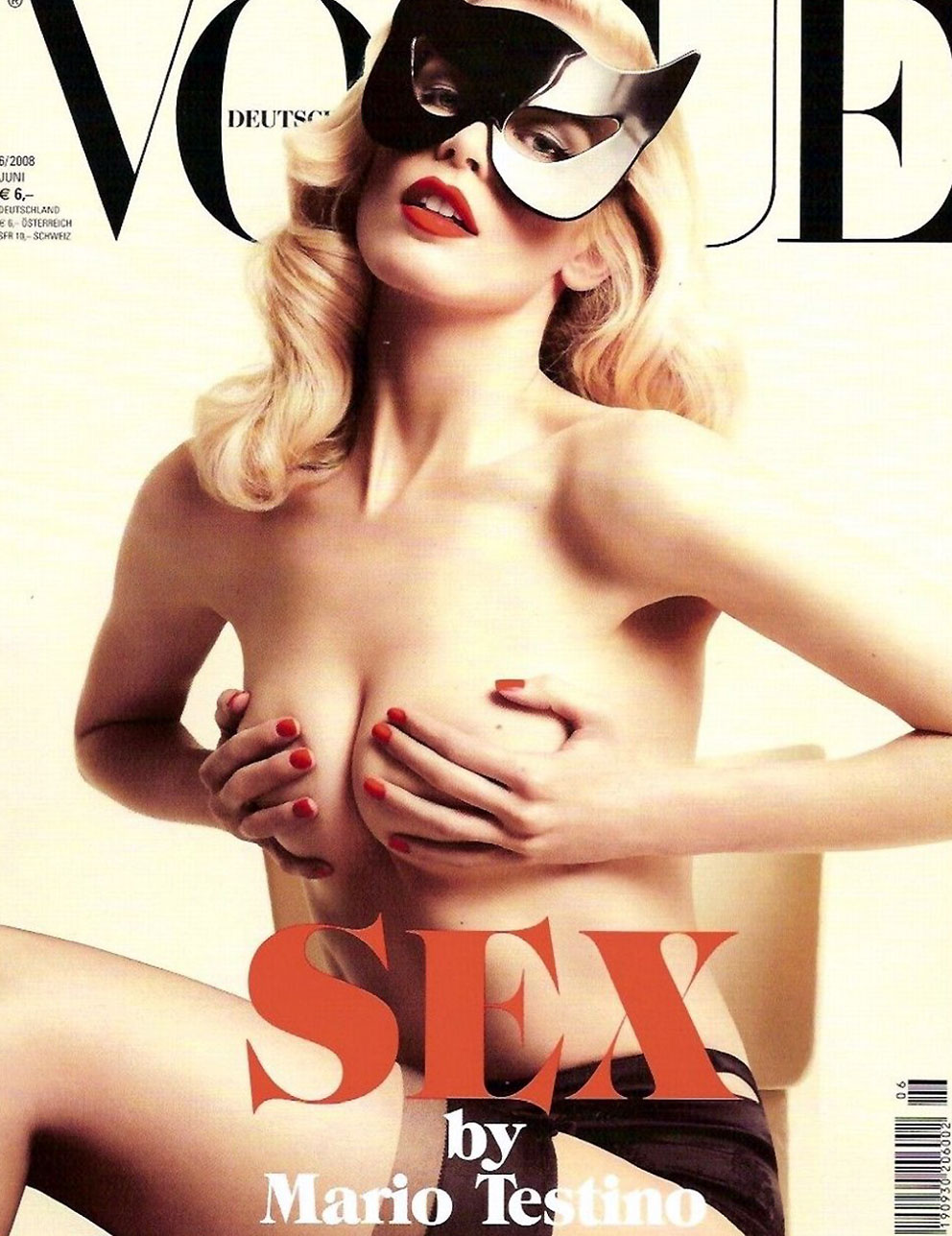 Claudia Schiffer nude sexy bikini topless cleavage naked hot8