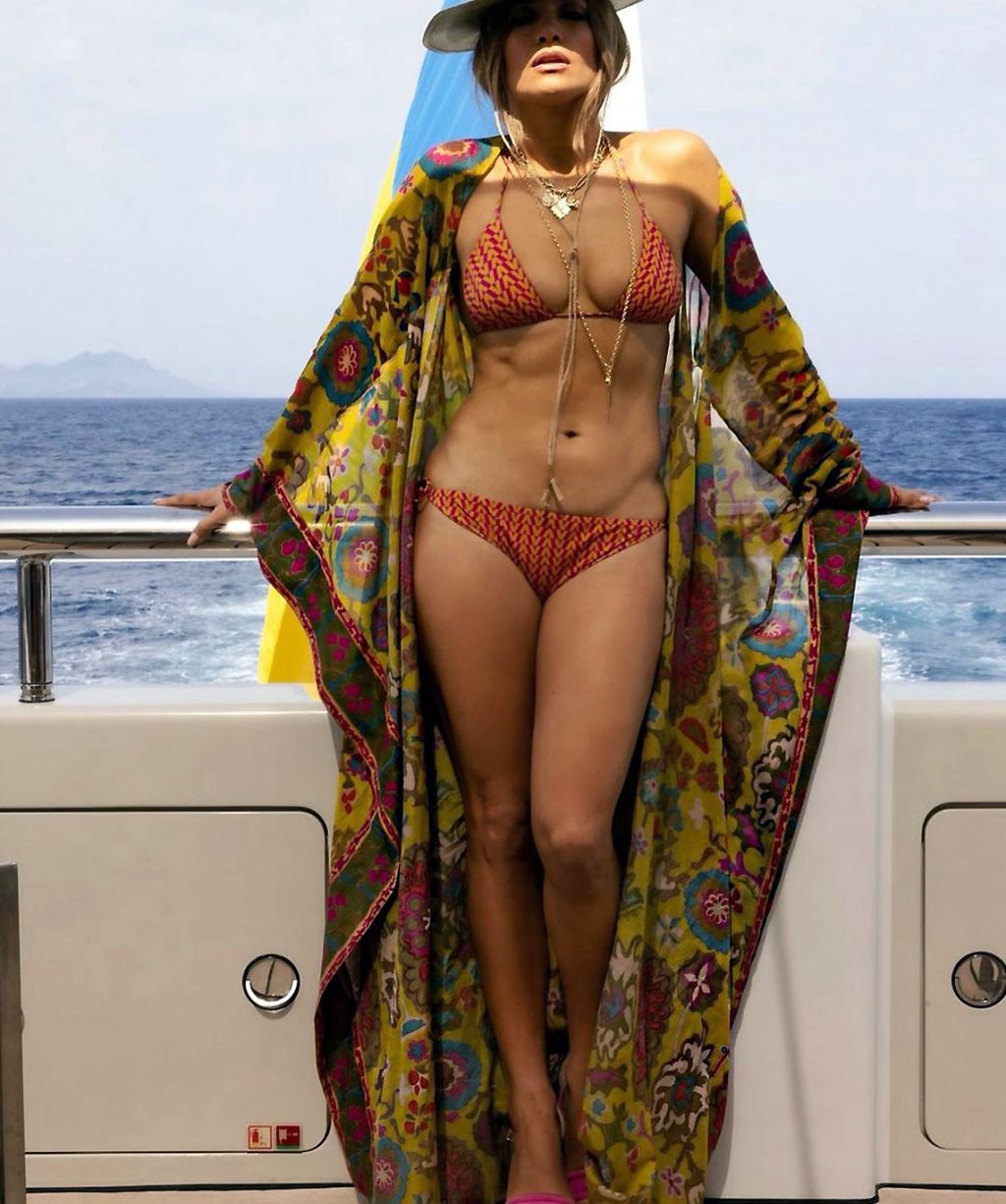 Jennifer Lopez nude naked sexy bikini street cleavage10