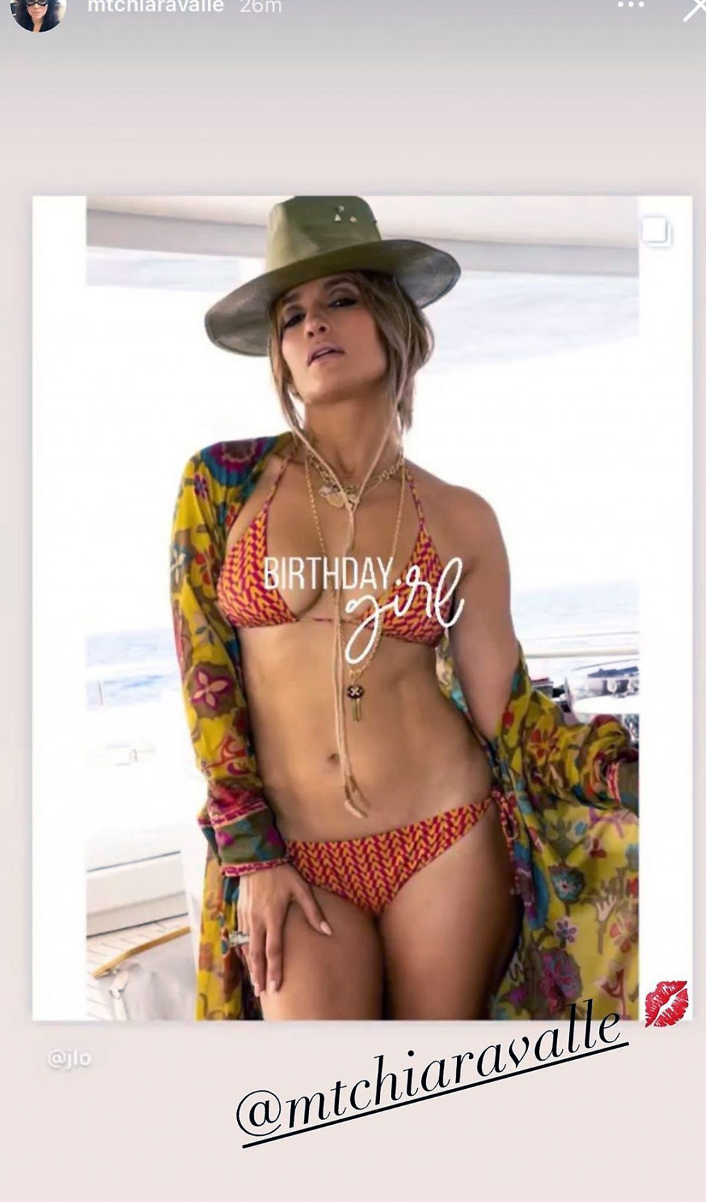 Jennifer Lopez nude naked sexy bikini street cleavage2