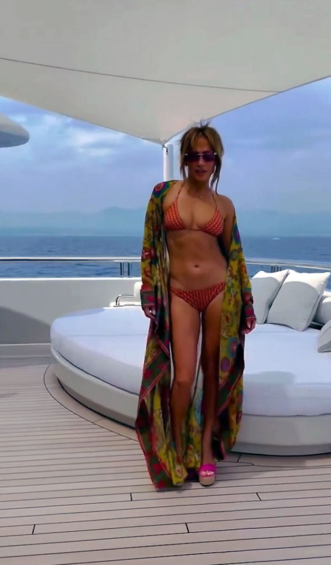 Jennifer Lopez nude naked sexy bikini street cleavage5