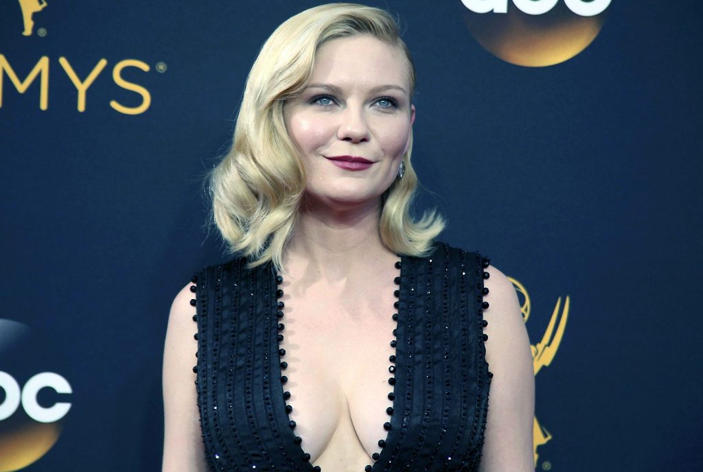 Kirsten Dunst nude naked sexy topless cleavage nipples pussy14