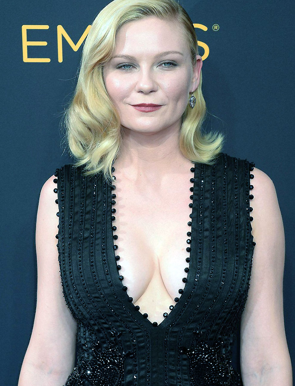 Kirsten Dunst nude naked sexy topless cleavage nipples pussy26