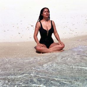 Salma Hayek nude tits bikini cleavage hot sexy boobs ScandalPost 13