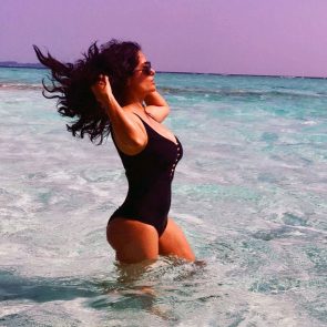 Salma Hayek nude tits bikini cleavage hot sexy boobs ScandalPost 15