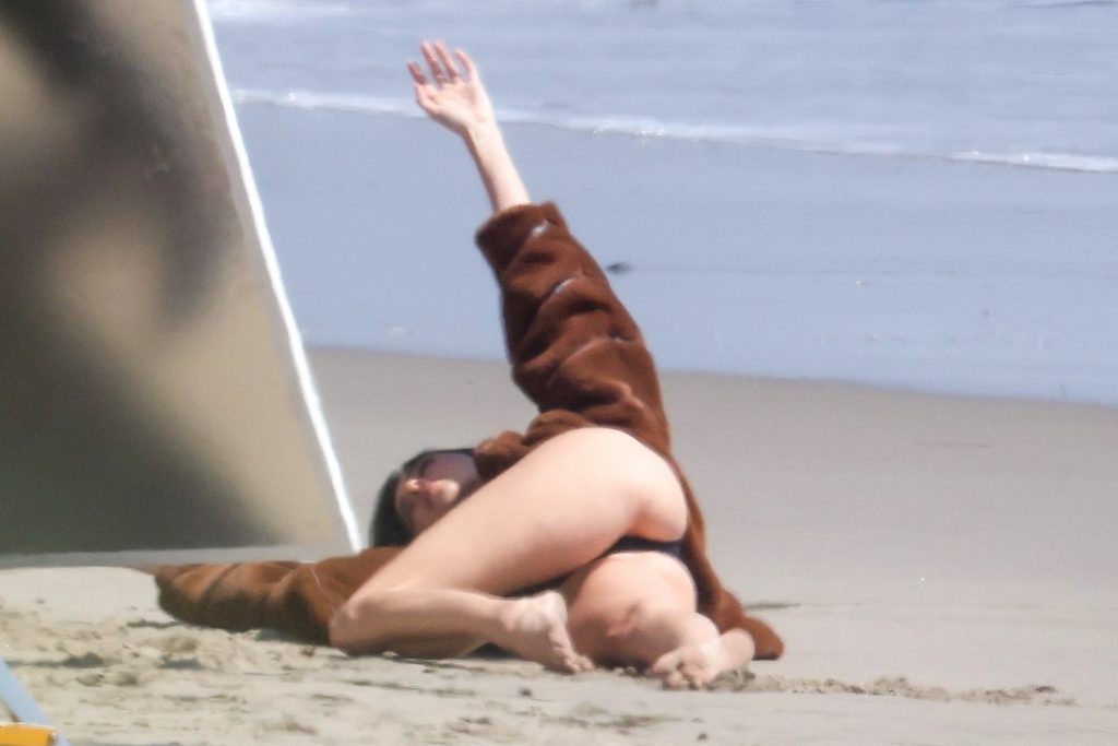 Smoldering Dark-Haired Hottie Kendall Jenner Shows Her Ass on the Beach gallery, pic 2