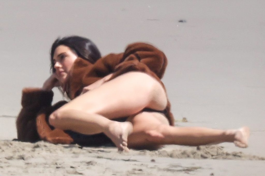 Smoldering Dark-Haired Hottie Kendall Jenner Shows Her Ass on the Beach gallery, pic 7
