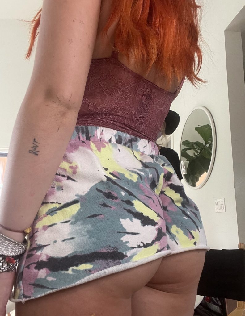 Bad Bitch Bella Thorne Teases with Her Panties and Upskirt Booty gallery, pic 4